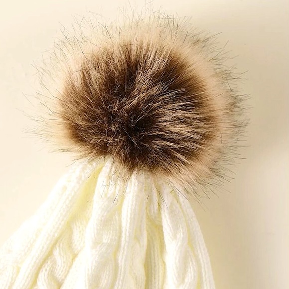 NEW Pom Pom Faux fur knitted Beanie Toque - Picture 4 of 4